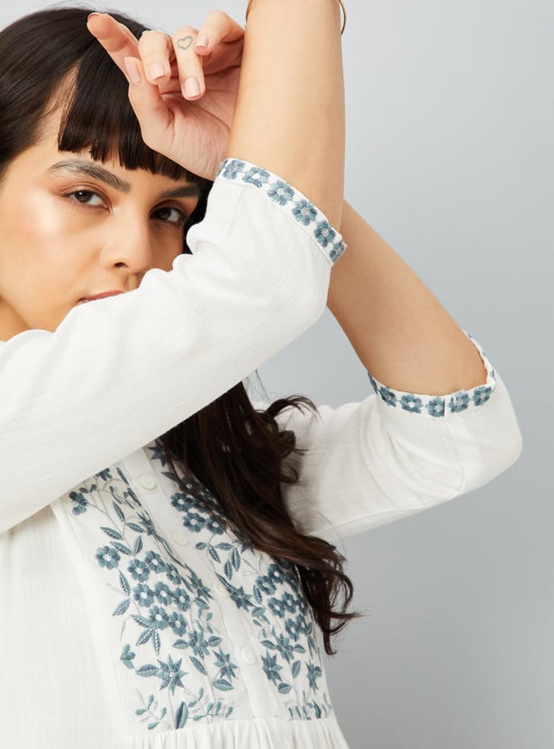 Women Embroidered Kurta with Pocket
