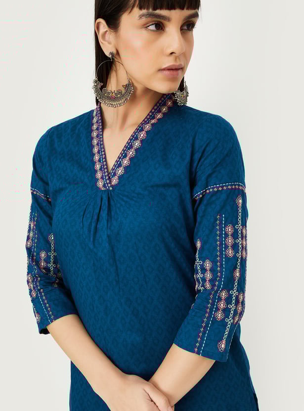 Women Embroidered Straight Kurta