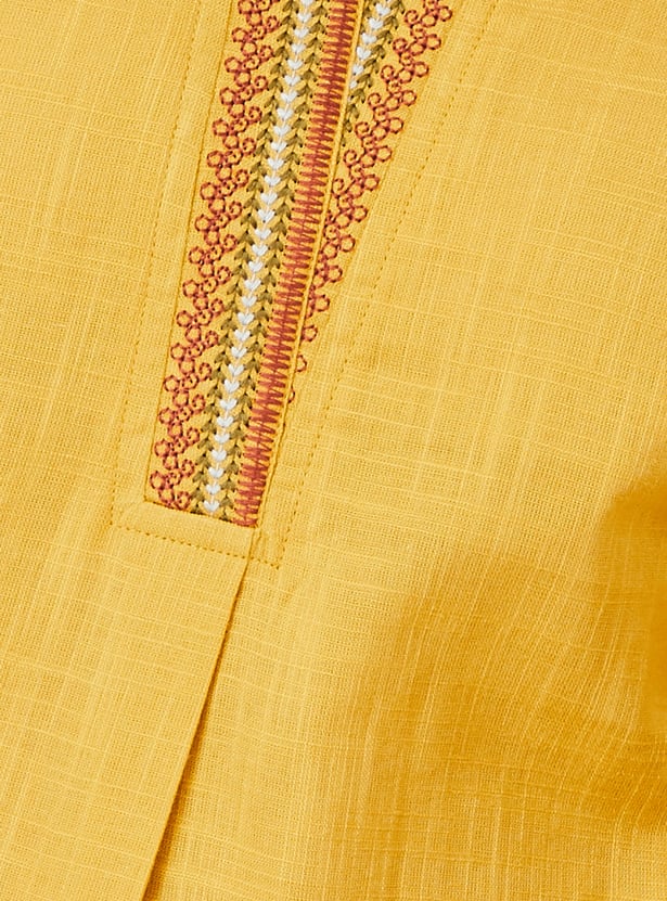 Women Embroidered Straight Kurta