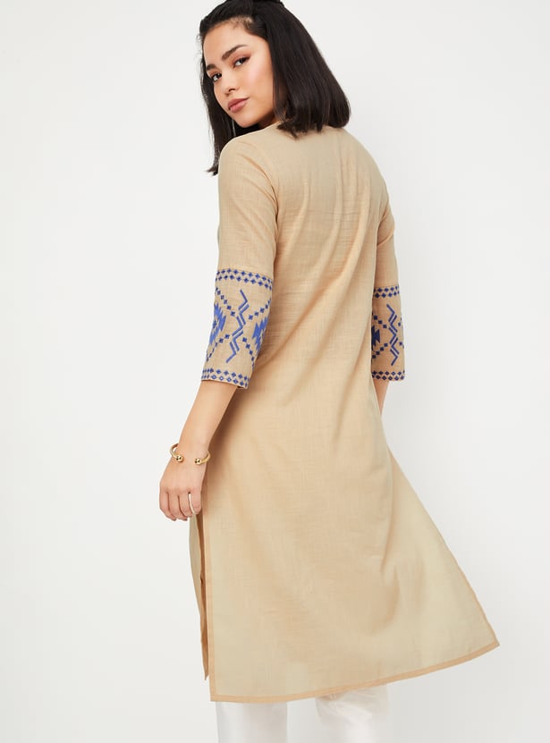 Women Thread Embroidered Straight Kurta