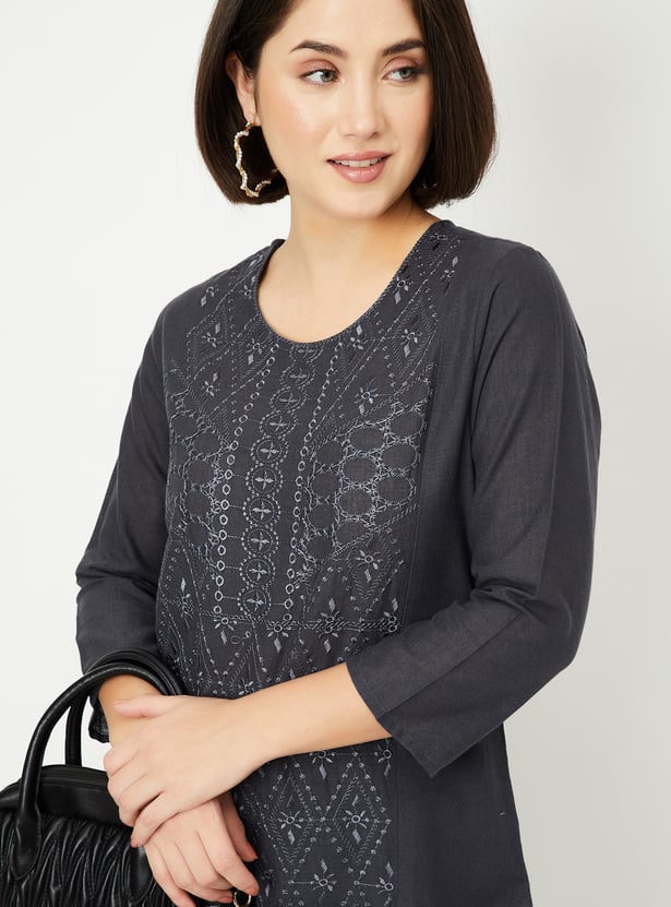 Women Embroidered Straight Kurta