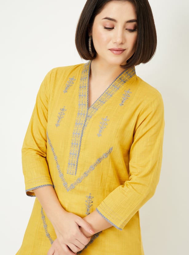 Women Embroidered Straight Kurta