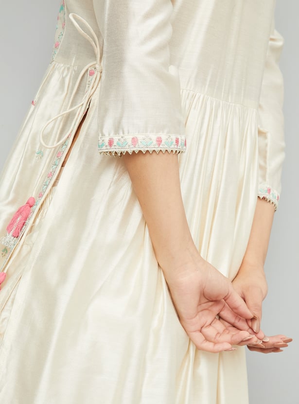Women Embroidered Straight Kurta Set