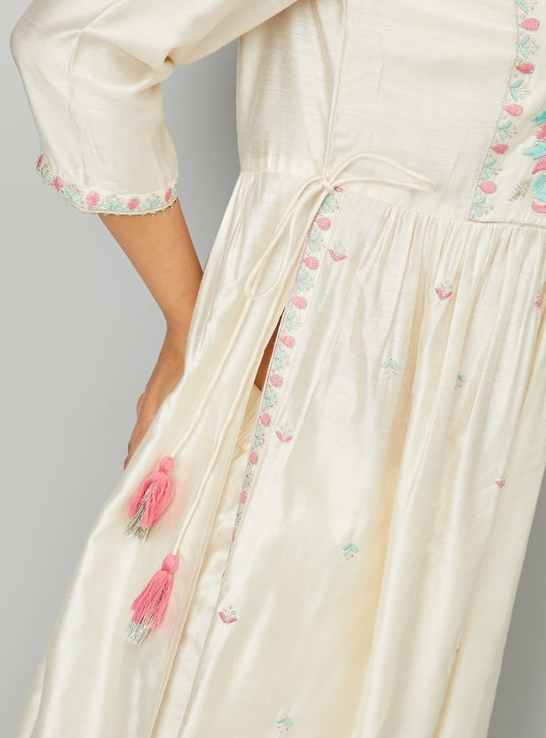 Women Embroidered Straight Kurta Set